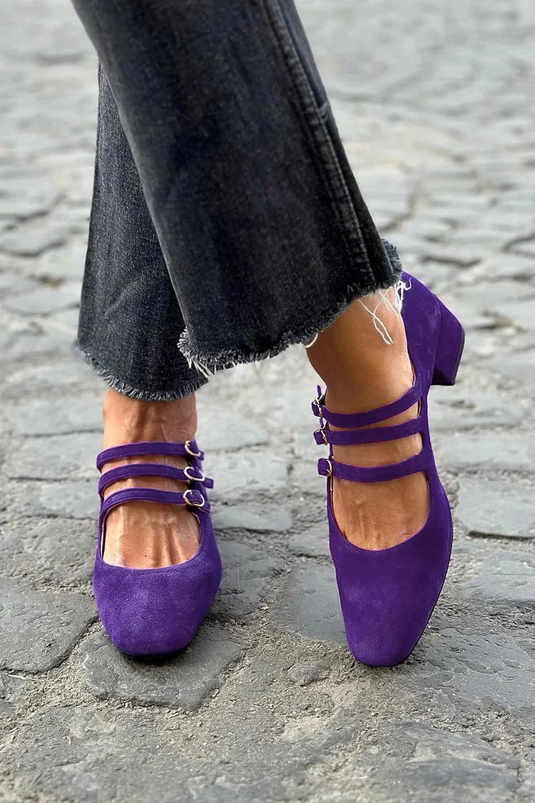 Chaussures de talon large violets à bout carré et boucle