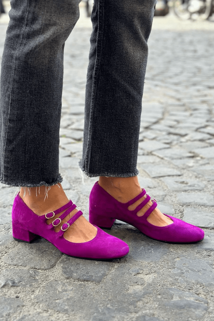 Chaussures de talon large violets à bout carré et boucle