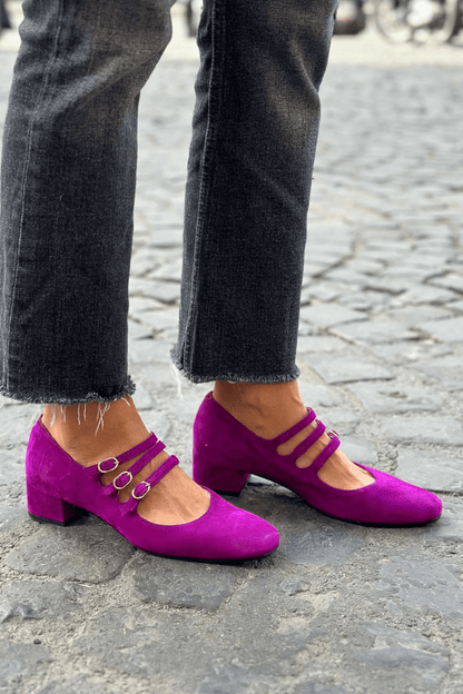 Chaussures de talon large violets à bout carré et boucle