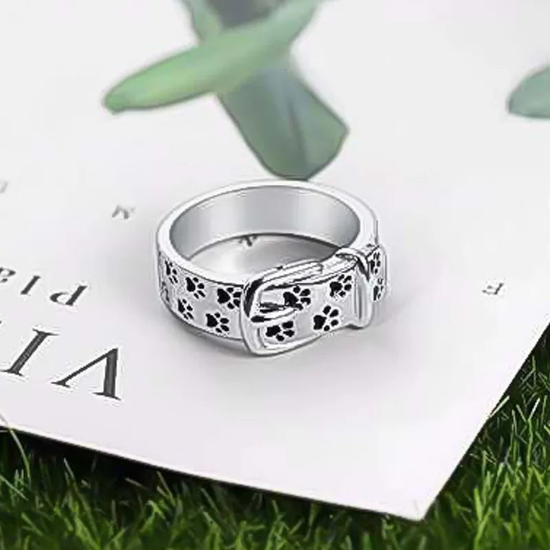 Bague inspirée des colliers pour chiens : mignonne et élégante