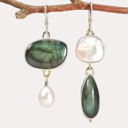 Élégantes boucles d'oreilles llamativos à perles de labradorita
