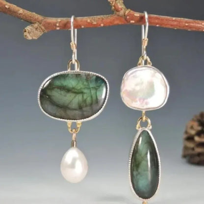 Élégantes boucles d'oreilles llamativos à perles de labradorita