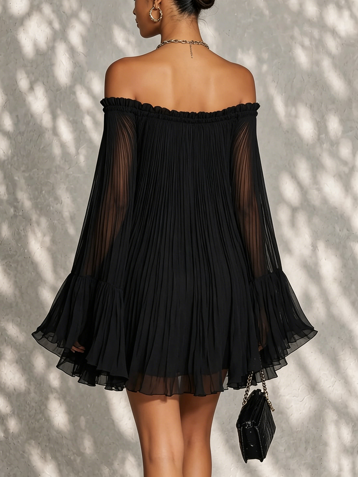 Robe Court Noir à Manches cloche et Volants