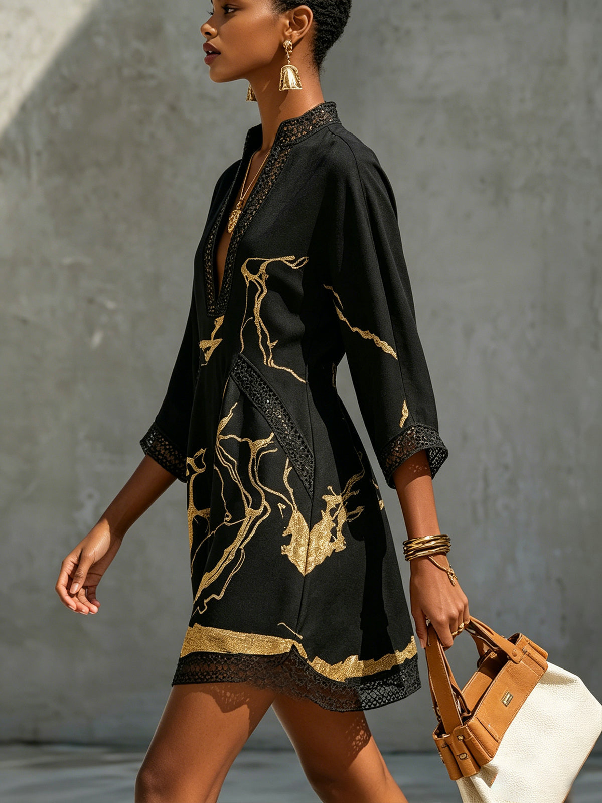 Robe Court en V imprimé en Or Noir